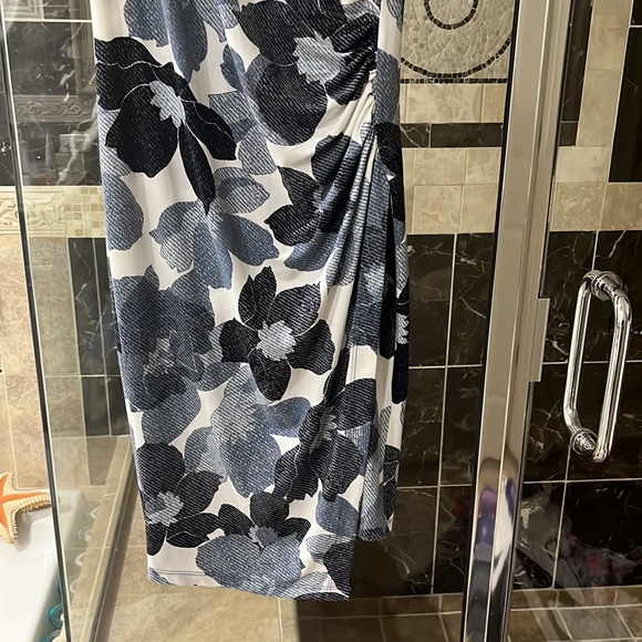 London Times summer dress, size 8, like new condition. Worn only once. - Picture 3 of 8